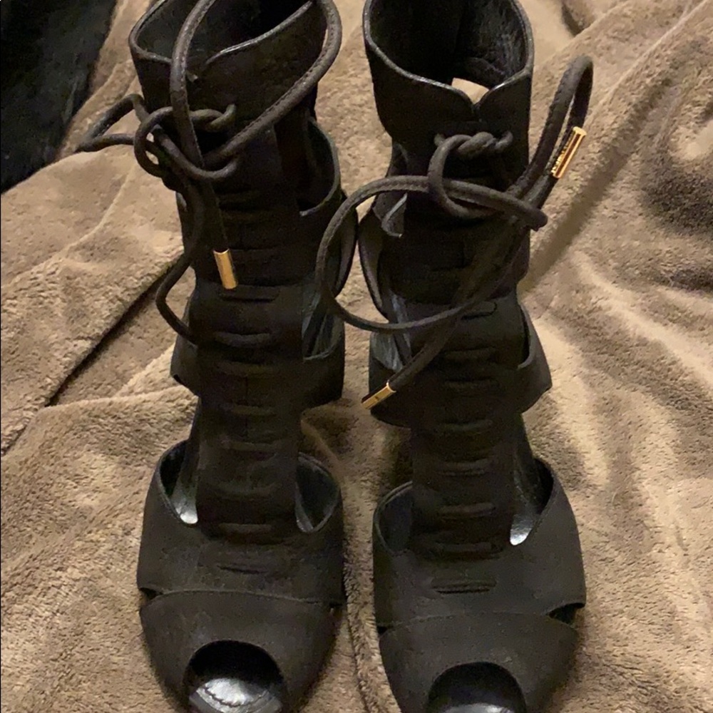 LOUIS VUITTON

Corfu Lace Up Sandals